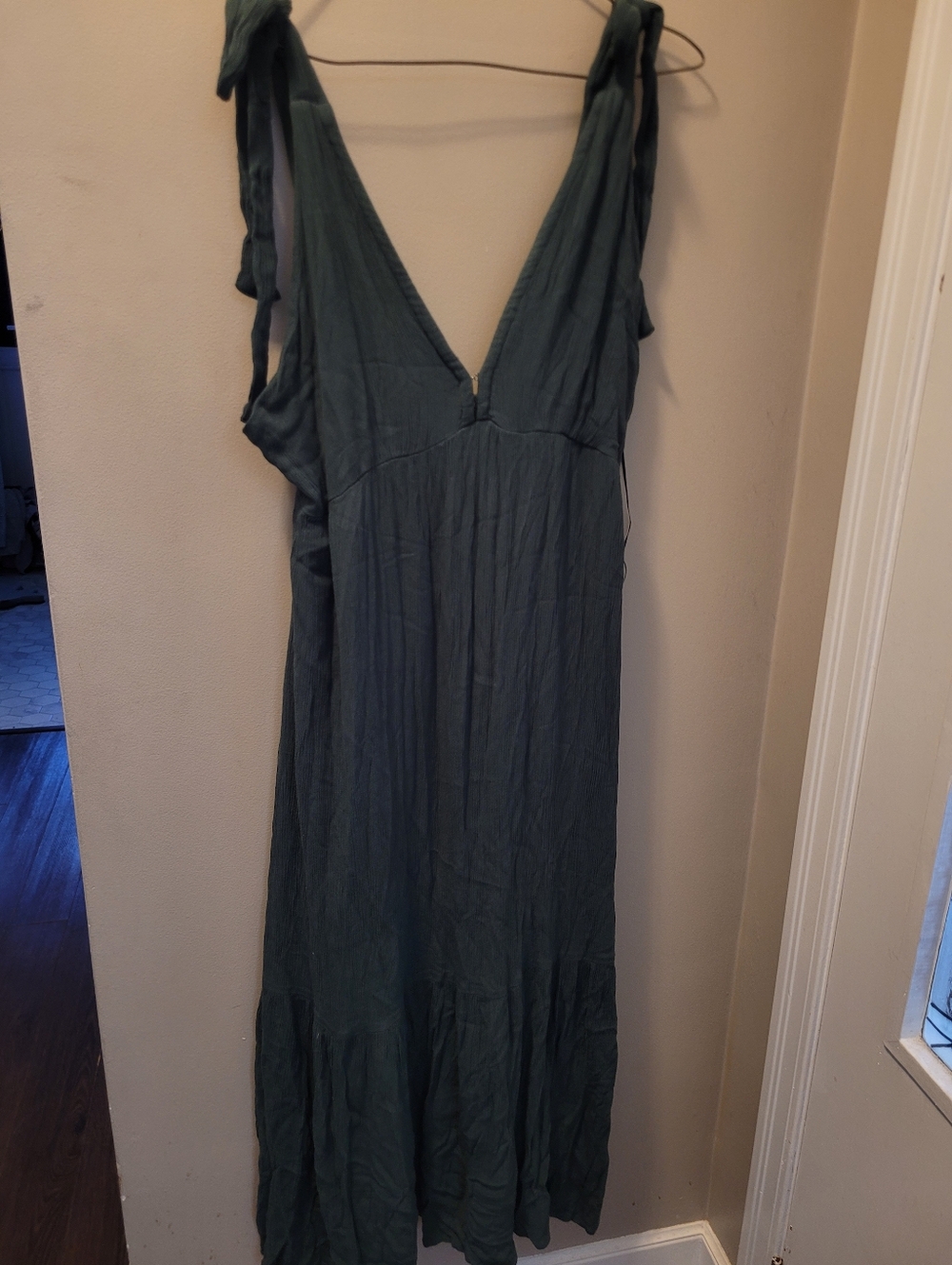 Abercrombie Fitch Tie-Shoulder Maxi Dress in Forest Green - Picture 3 of 6